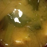 小松菜と大根とじゃがいもと厚揚げの味噌汁。